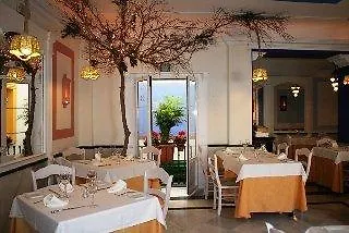 Отель Plaza Cavana 5 *